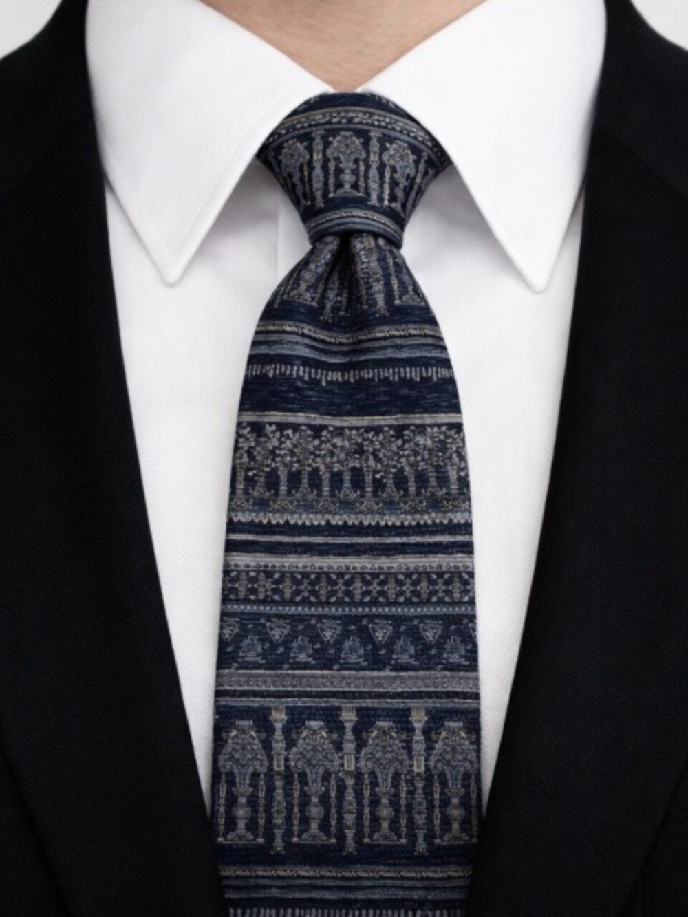 Tesoro Rosso Uomo Moda Mens Silk Tie Navy Gray Silver 60" Architecture Pattern